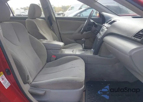 2010 Toyota Camry Le z USA, uszkodzony, nr VIN 4T1BF3EK6AU067775